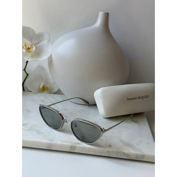 NEW Alexander McQueen AM0424S Silver Cat Eye Sunglasses main image 9